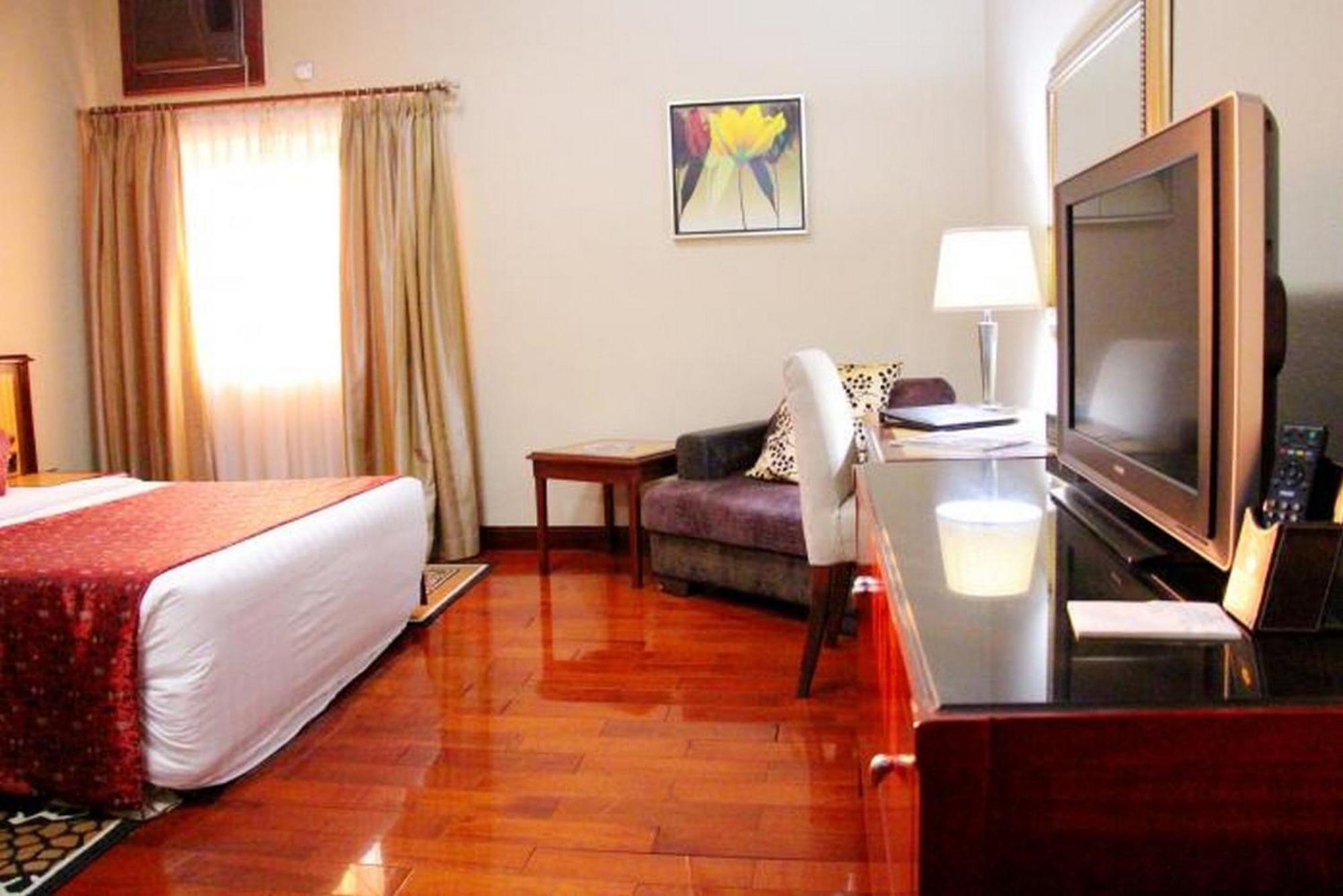 Room In Lodge - The Chelsea Hotel Abuja Kültér fotó